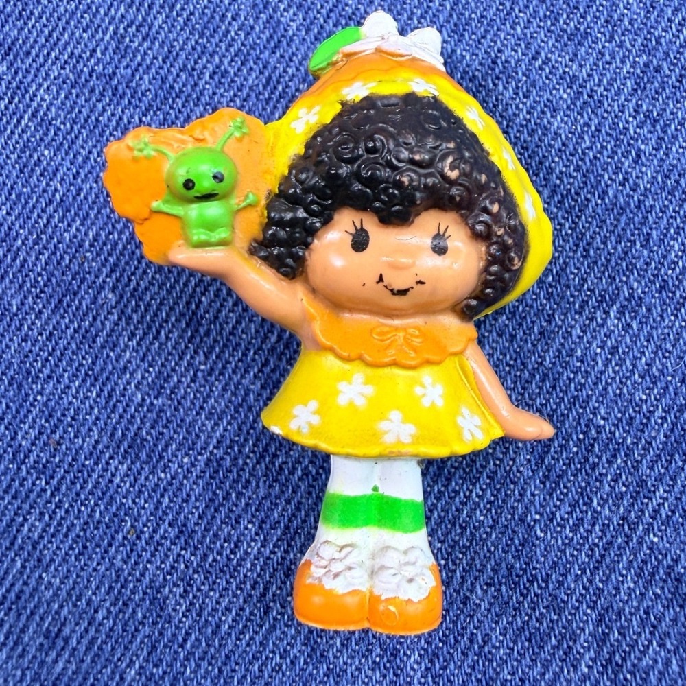 Vintage 1981 Strawberry Shortcake Orange Blossom figurine American Greetings